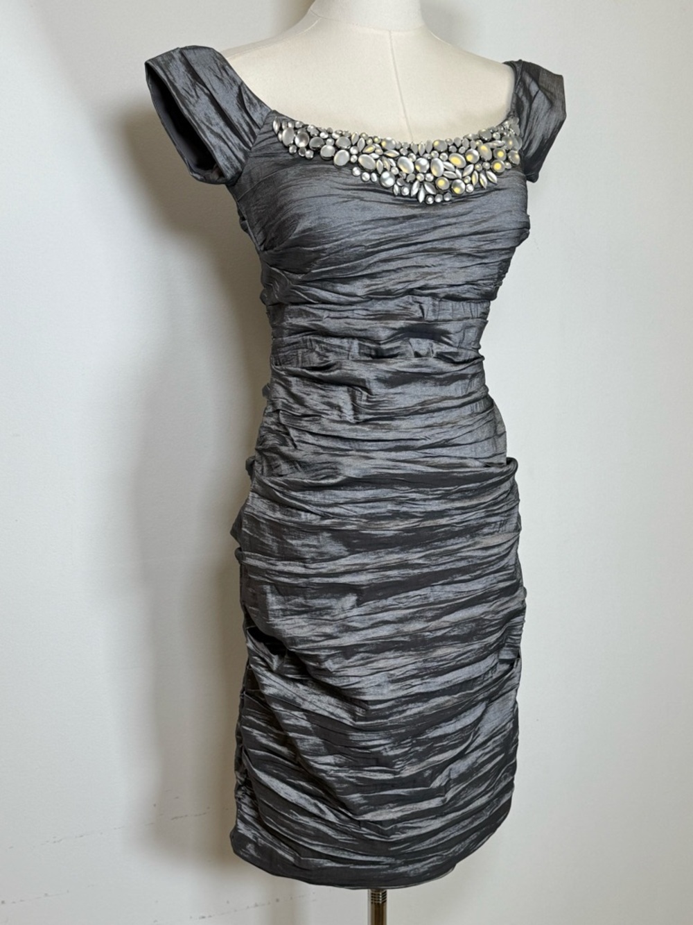 Alex Evenings Gray Ruched Cocktail Dress With Beaded Neckline Women’s Size 4 - Picture 8 of 11